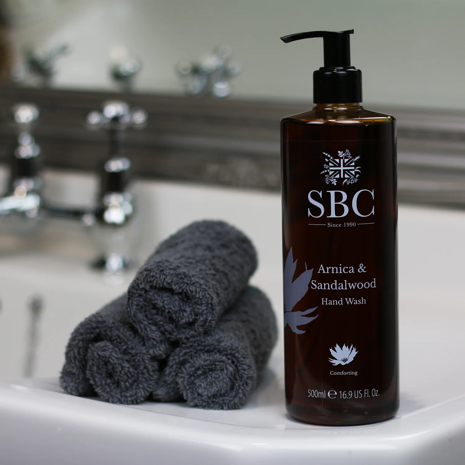 Arnica & Sandalwood Hand Wash - Image 3